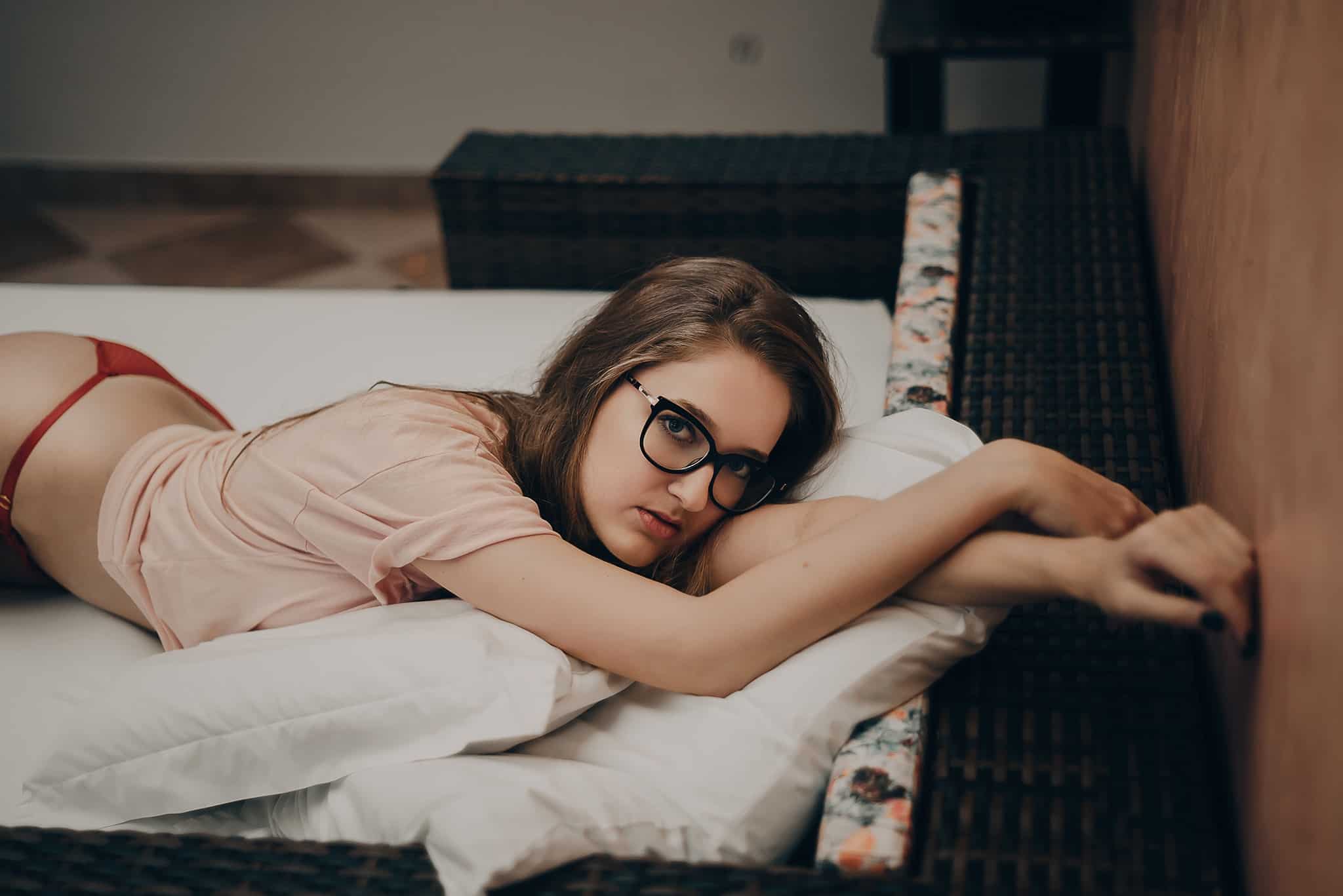 a bachelor lifestyle means you can meet hot girls like this 
